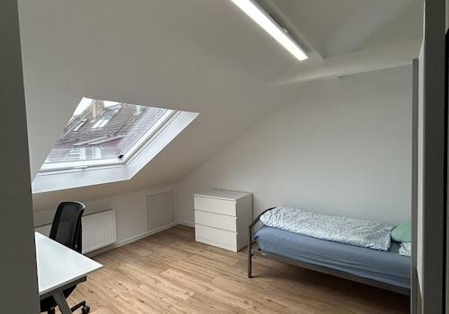 Zimmer 2 möbliert