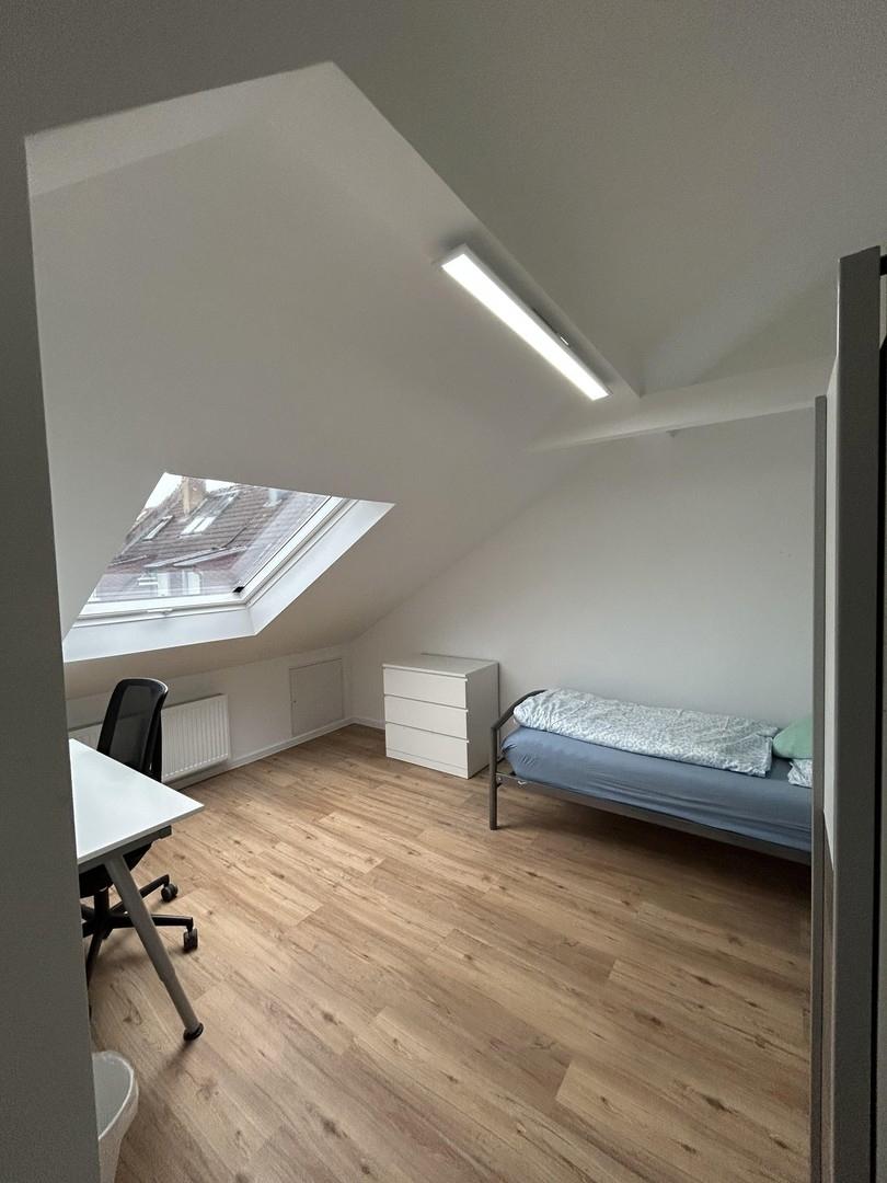 Zimmer 2 möbliert