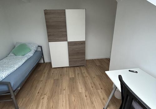 Zimmer 2 möbliert