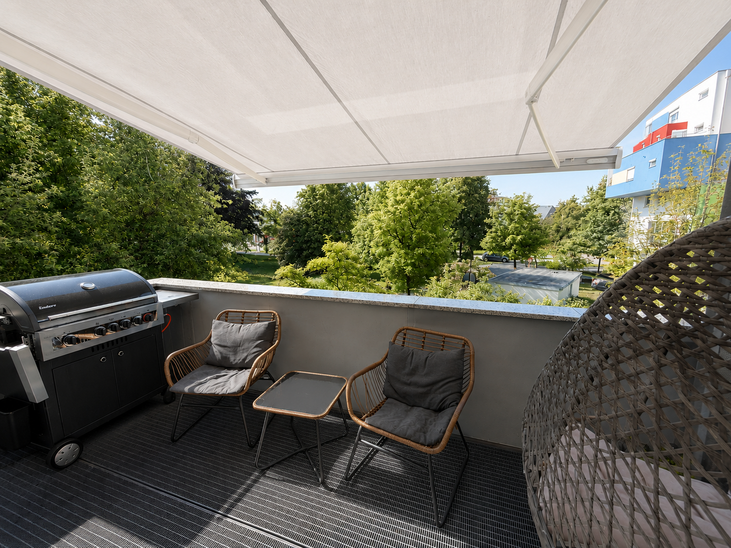 Sonniger Balkon