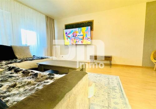Wohn / Esszimmer / Zugang Balkon