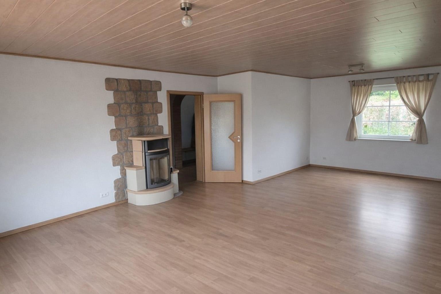 Wohnzimmer mit Holzofen