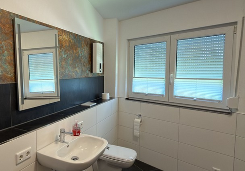 Badezimmer mit Dusche