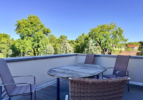 Balkon mit grünem Blick