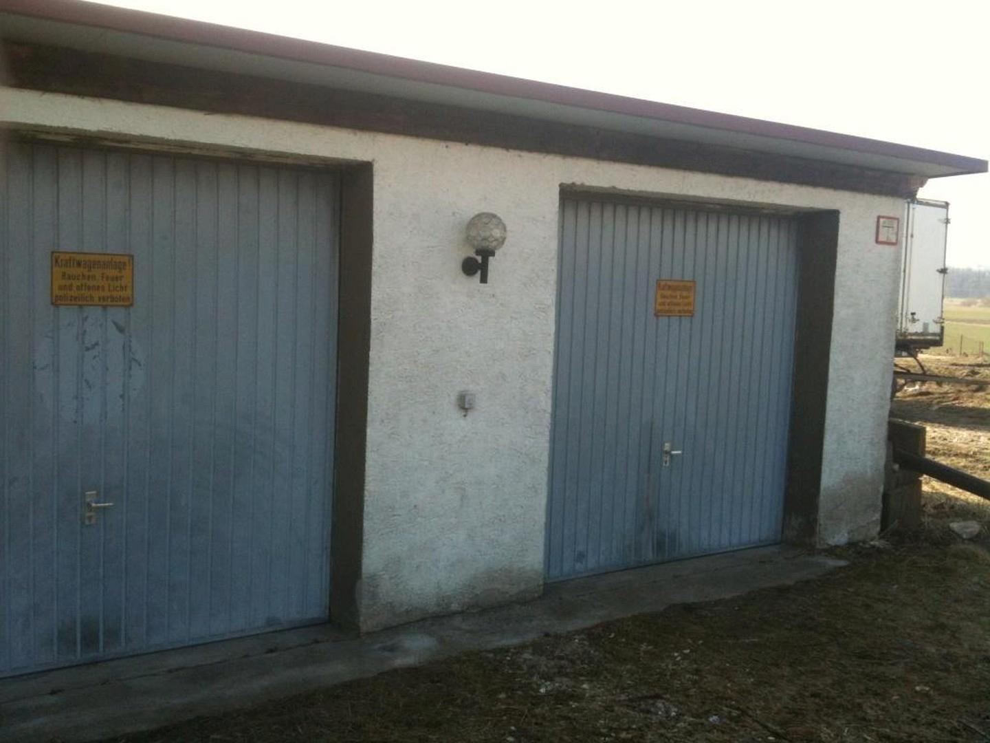Doppelgarage mit Arbeitsgrube