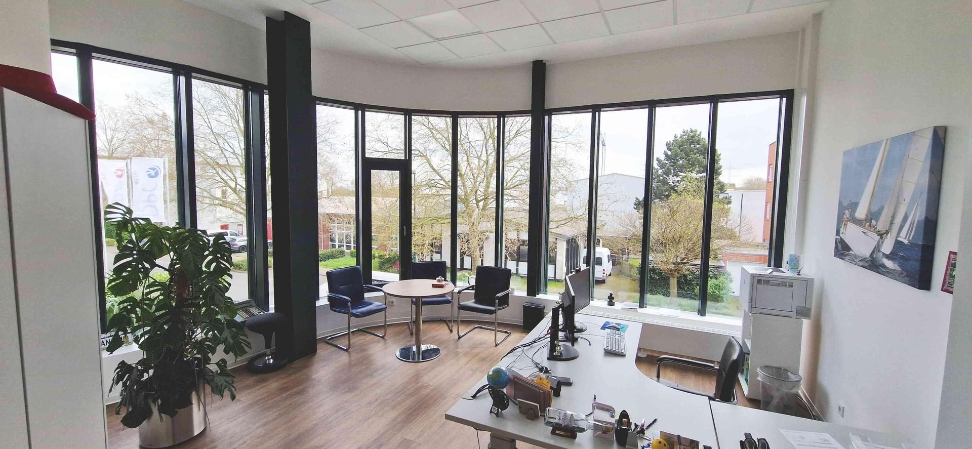 Eckbüro