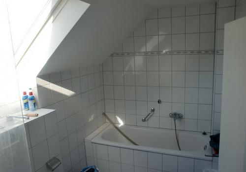 Bad mit Badewanne
