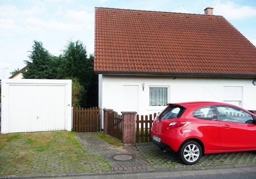Westseite, Garage, Stellplätze