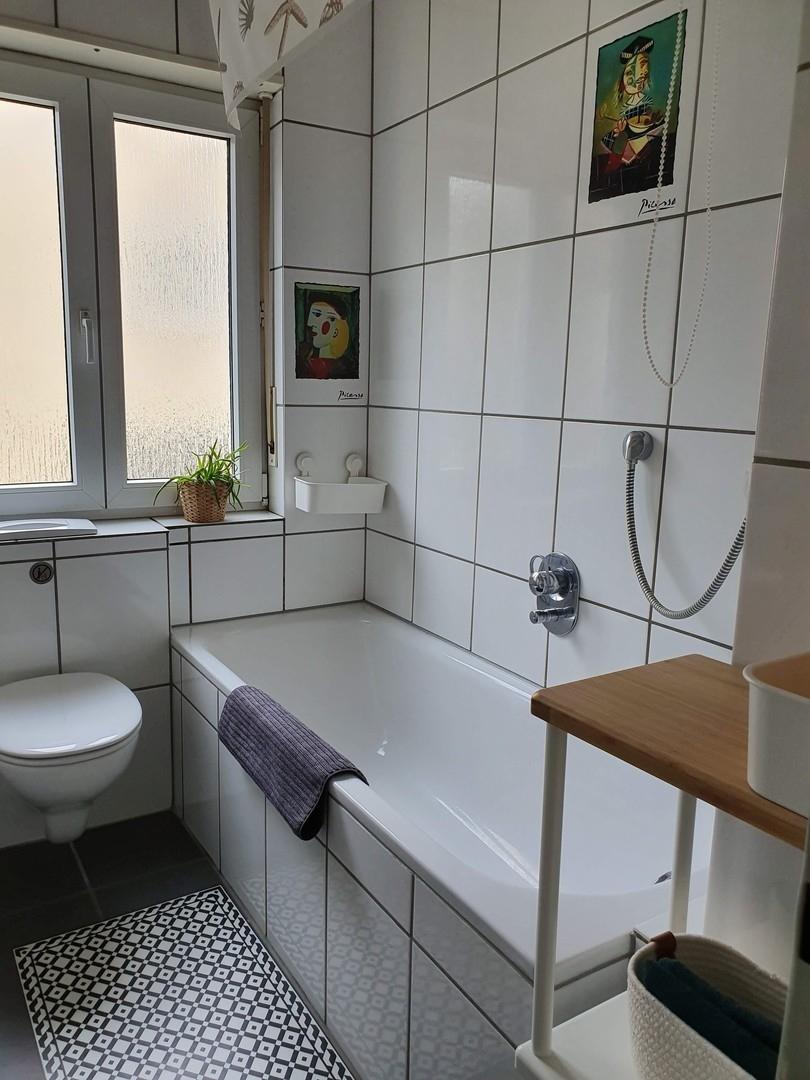 Badezimmer mit Duschwanne