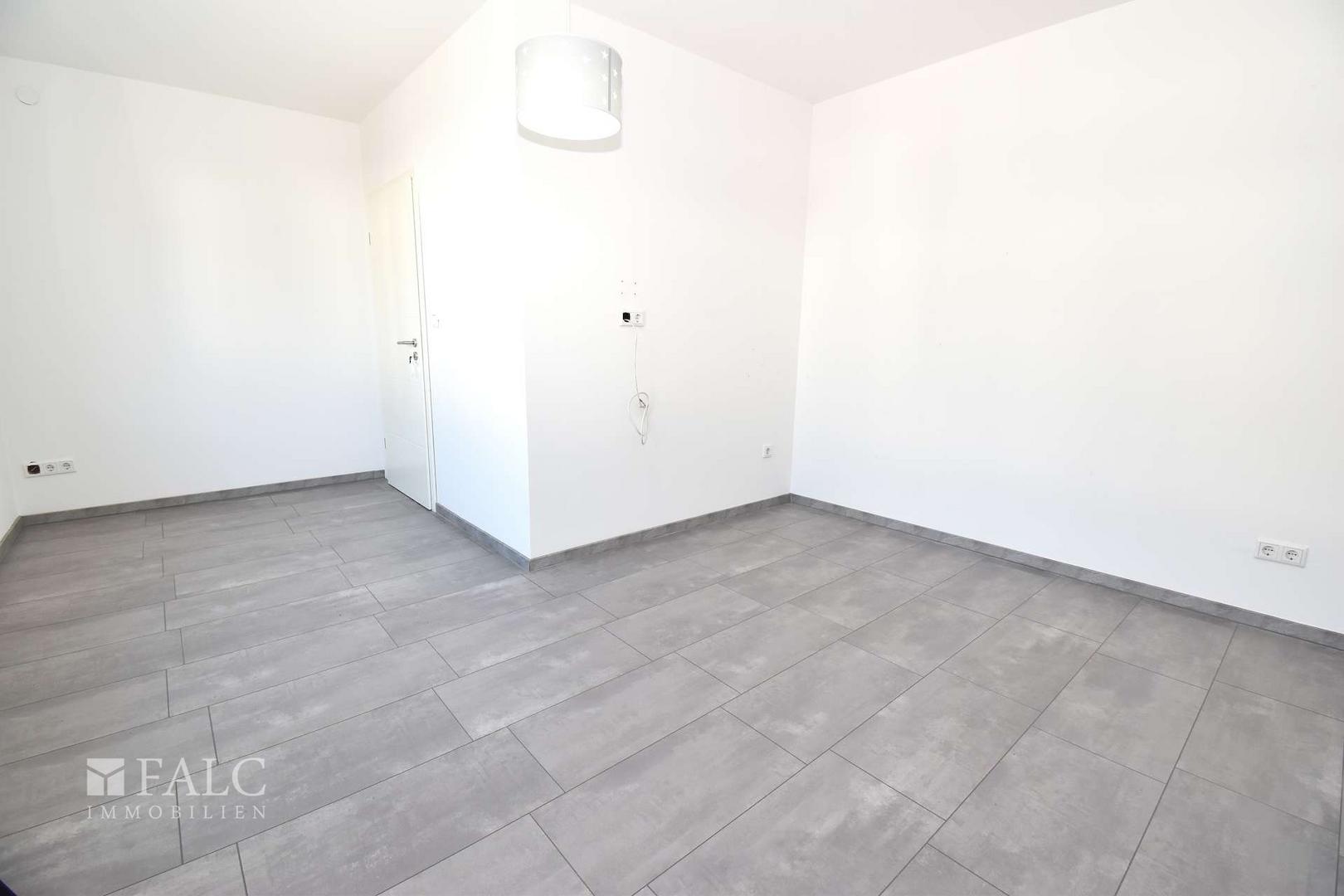 Kind / Büro EG