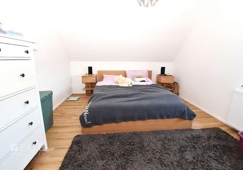 Schlafzimmer DG