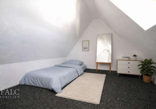 ... das Schlafzimmer im Dachgeschoss