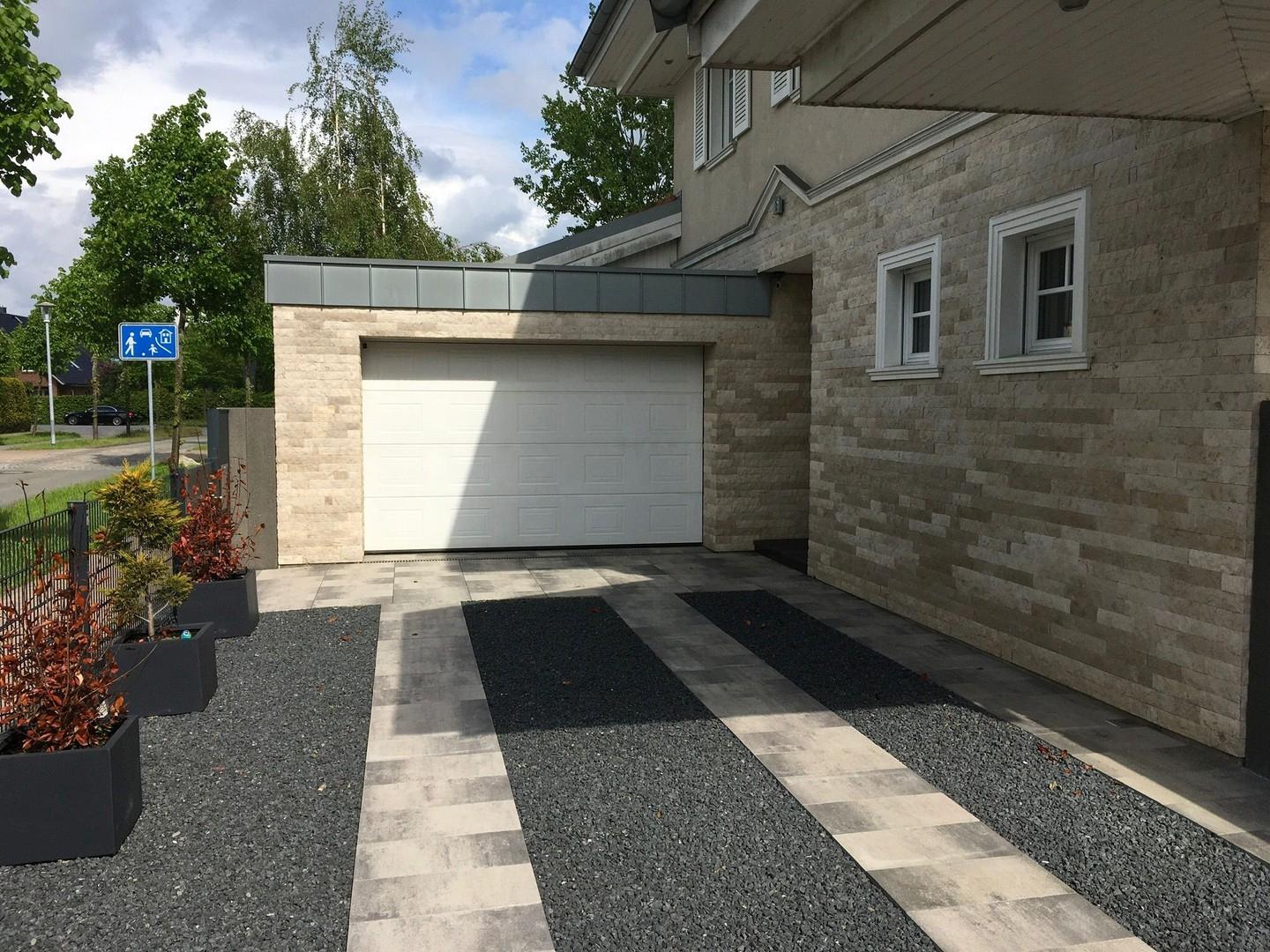 Garage I  /Auffahrt 