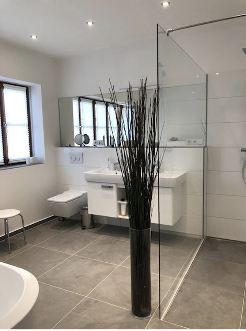 Große begehbare Dusche