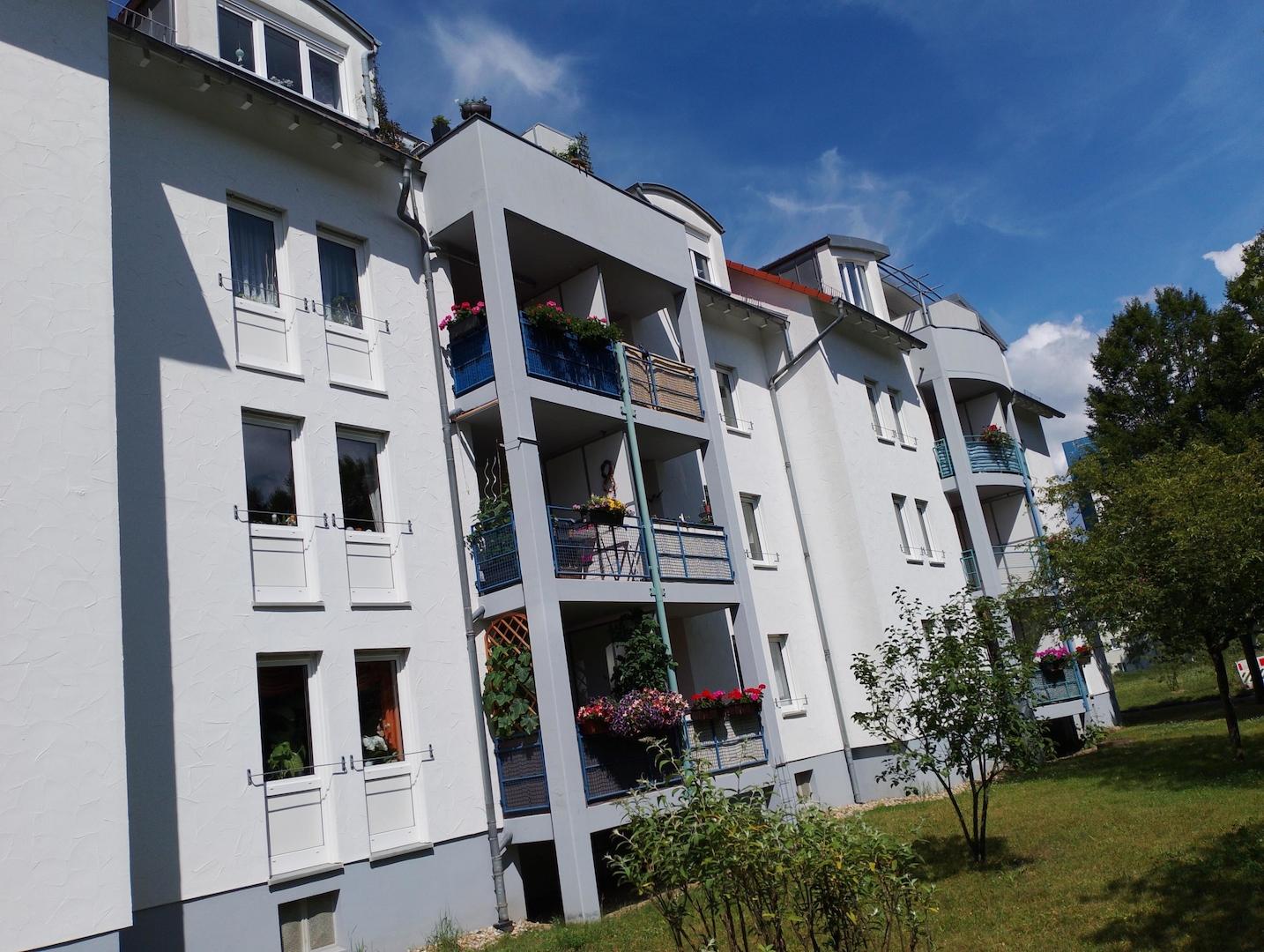 Prof.-J.-Curie-Str. 33+35 Balkone