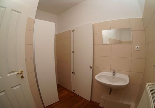 WC 1 mit Putzmittelschrank