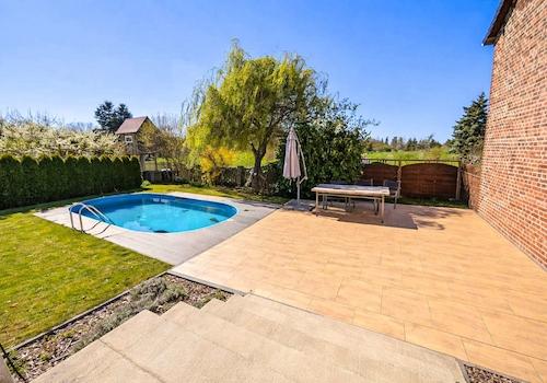 Terrasse mit Pool
