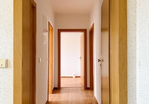 Blick vom Hausflur in die Wohnung