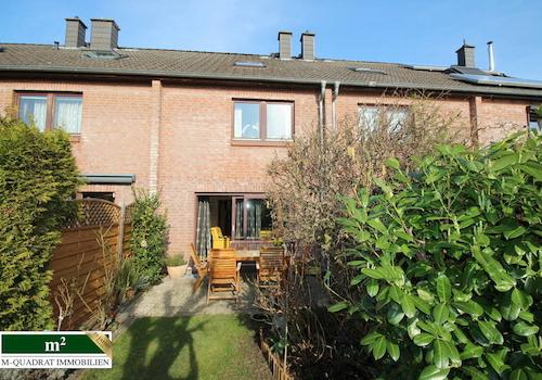 Gartenblick auf Terrasse u. Reihenmittelhaus
