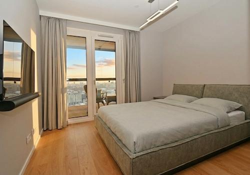 Schlafzimmer mit  Zugang Loggia