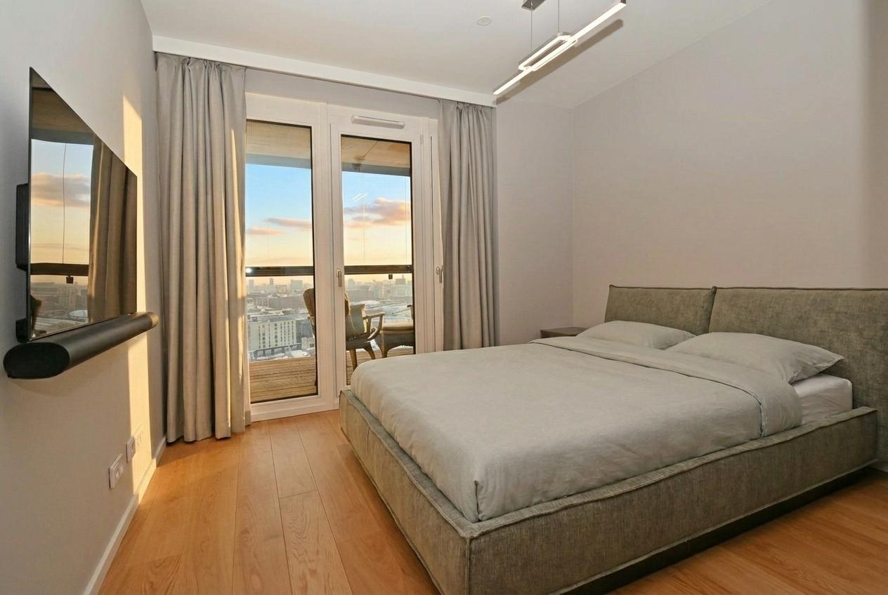 Schlafzimmer mit  Zugang Loggia