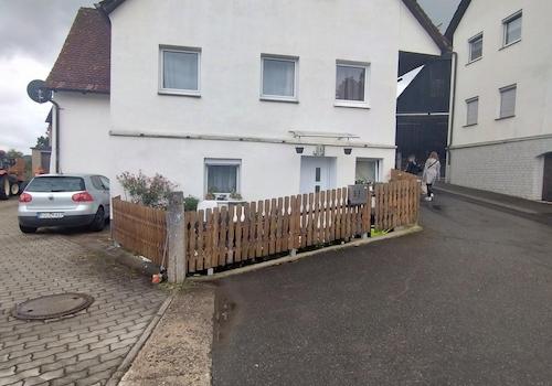 Vorne links der Stellplatz