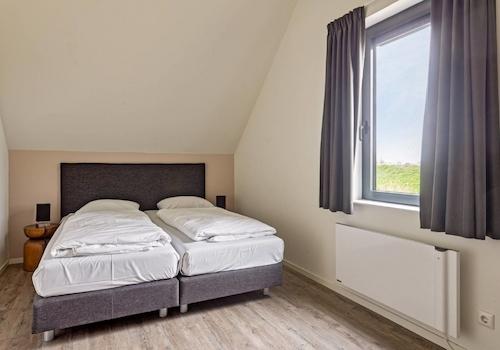 kaufen-freistehendes-ferienhaus-wolphaartsdijk-schlafzimmer2-boxspring-recreatieadviseurs-vakantiehuistekoop-nl.jpg