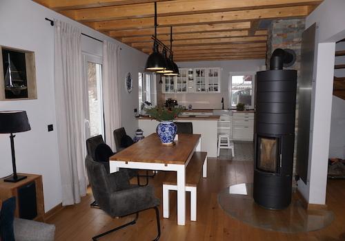 Essbereich mit Kamin