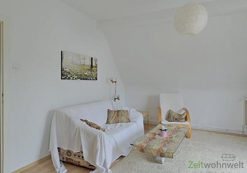 Wohnzimmercouch und Sessel