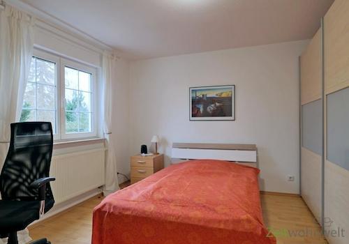 Schlafzimmer mit XXL-Kleideraschrank