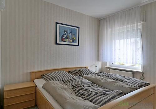 Doppelbett im Schlafzimmer
