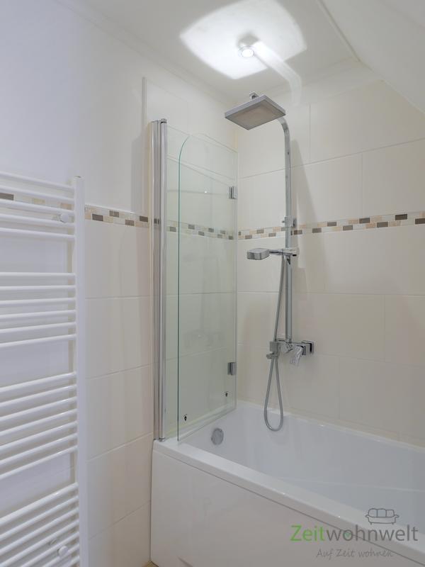 Wanne mit Duschabtrennung