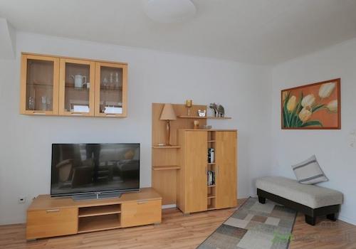 TV und Schrankwand