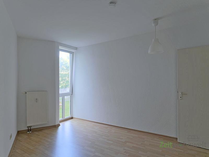schmales Schlafzimmerfenster