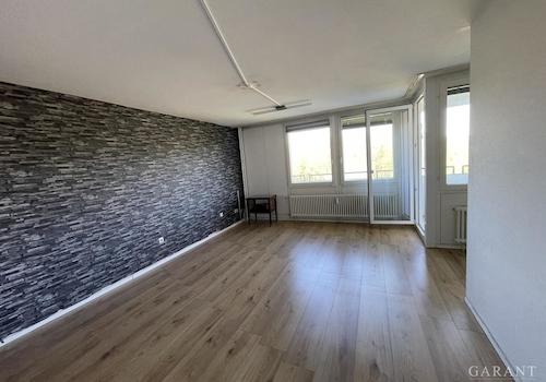 großzügiges Wohnzimmer