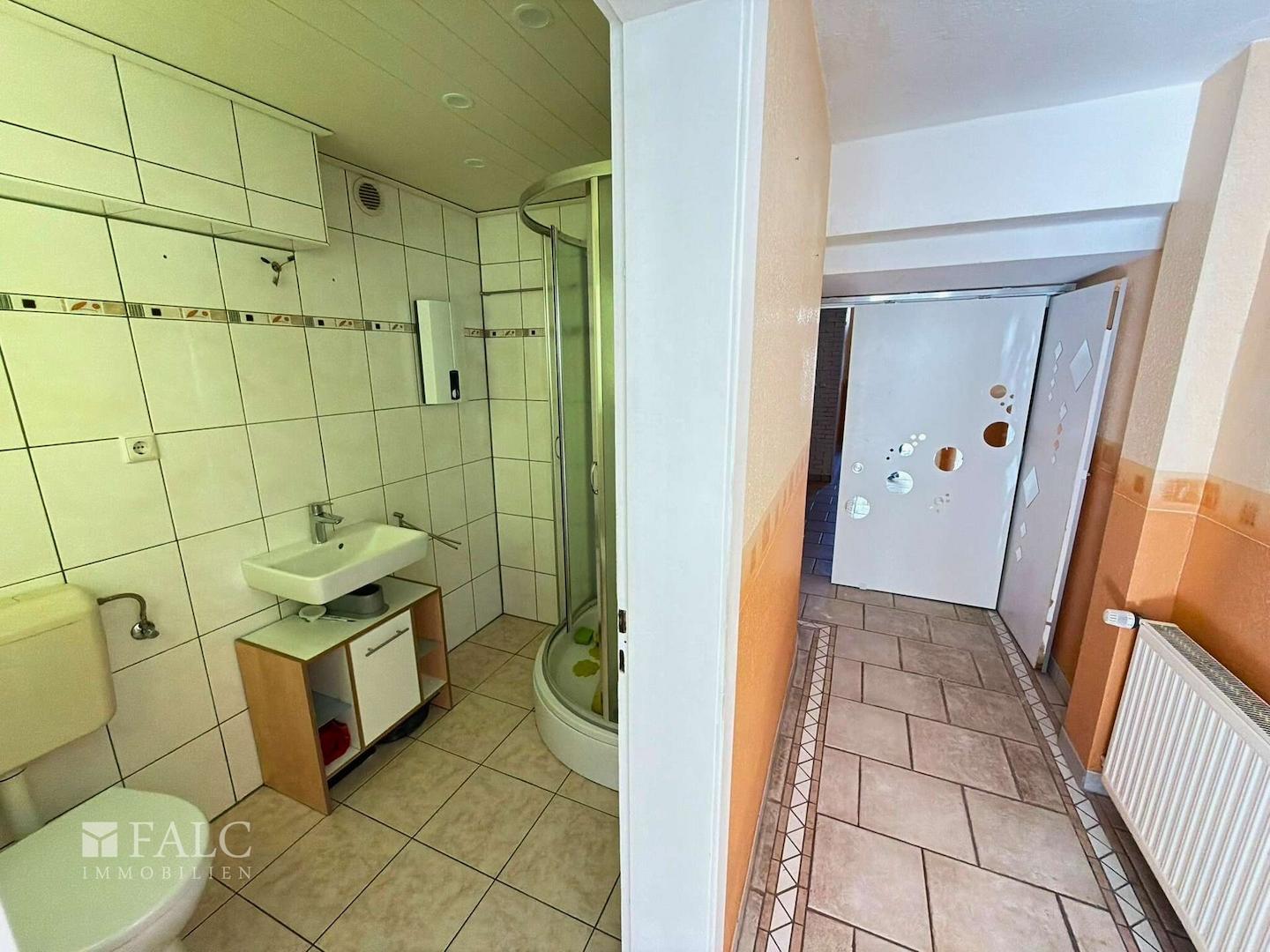 Badezimmer und Flur