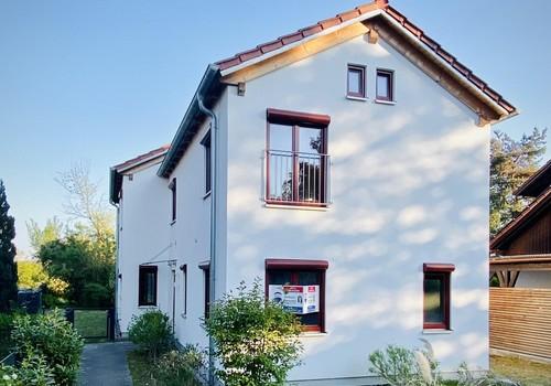 Vorderseite mit Hauseingang