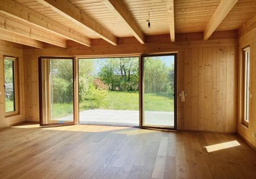 Wohnzimmer mit Gartenterrasse
