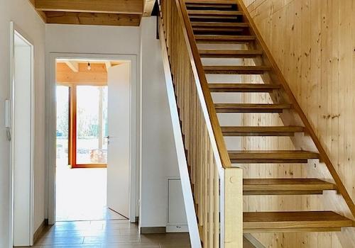 Hausflur mit Treppe zum OG