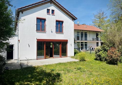 Südseite mit Terrasse/2