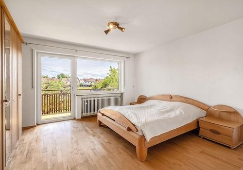 Schlafzimmer 1 mit Balkon