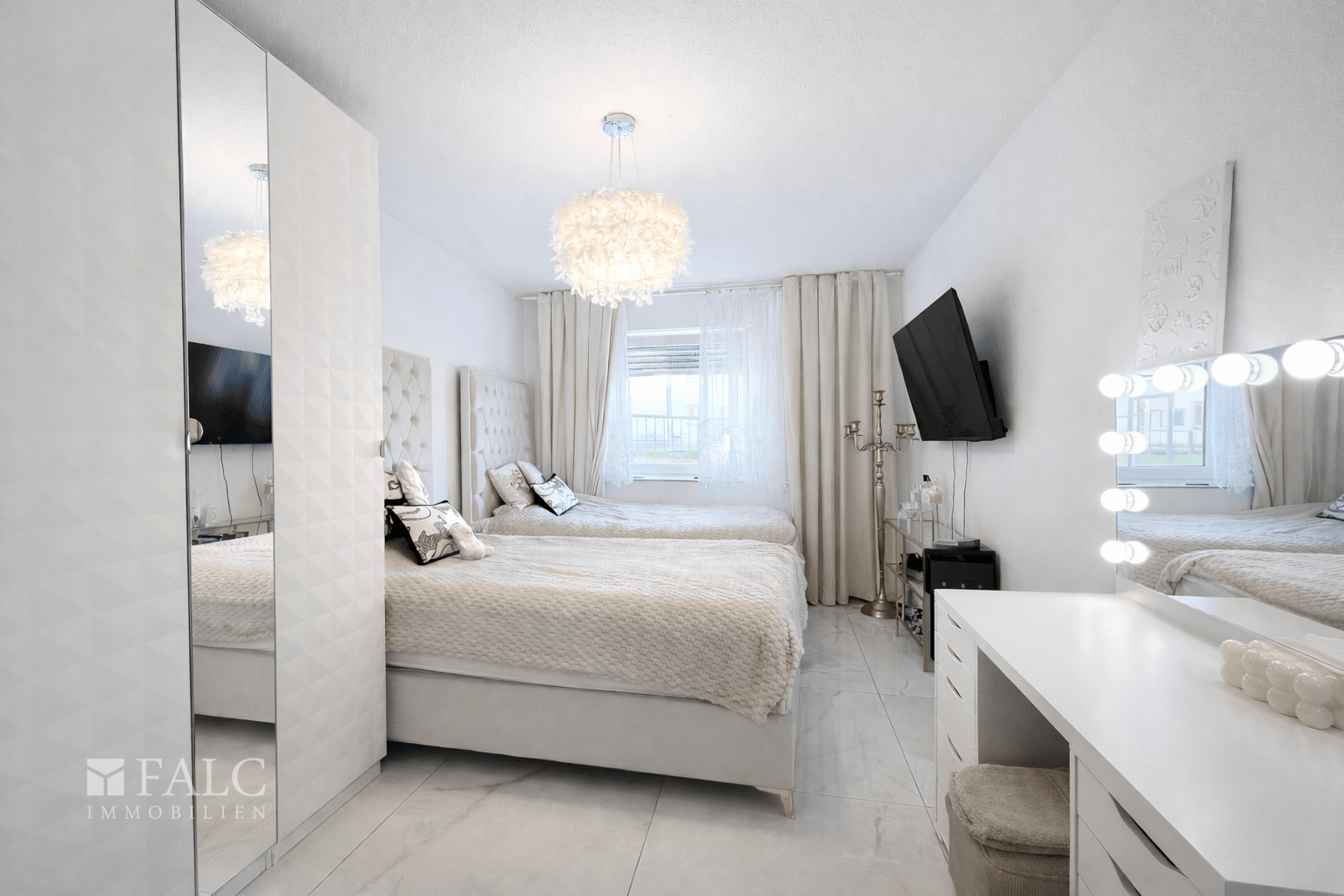 Schlafzimmer.