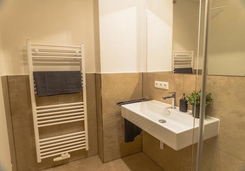 Badezimmer Ansicht 1