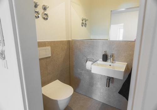 separates WC
