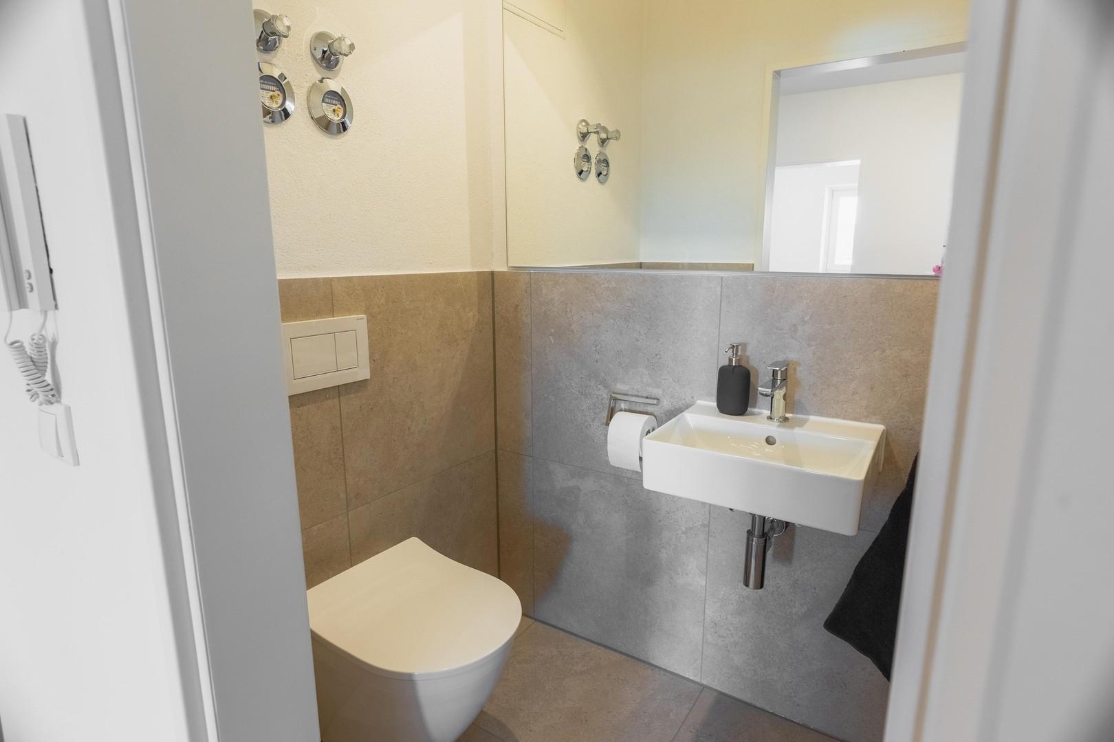 separates WC