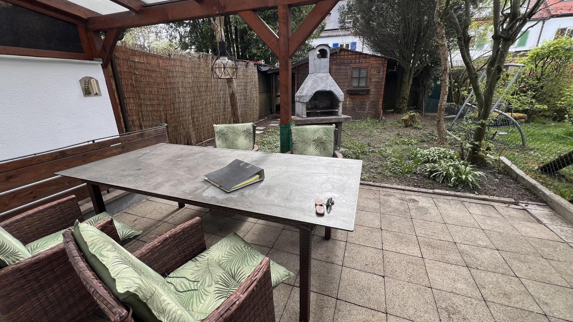 Terrasse mit Garten
