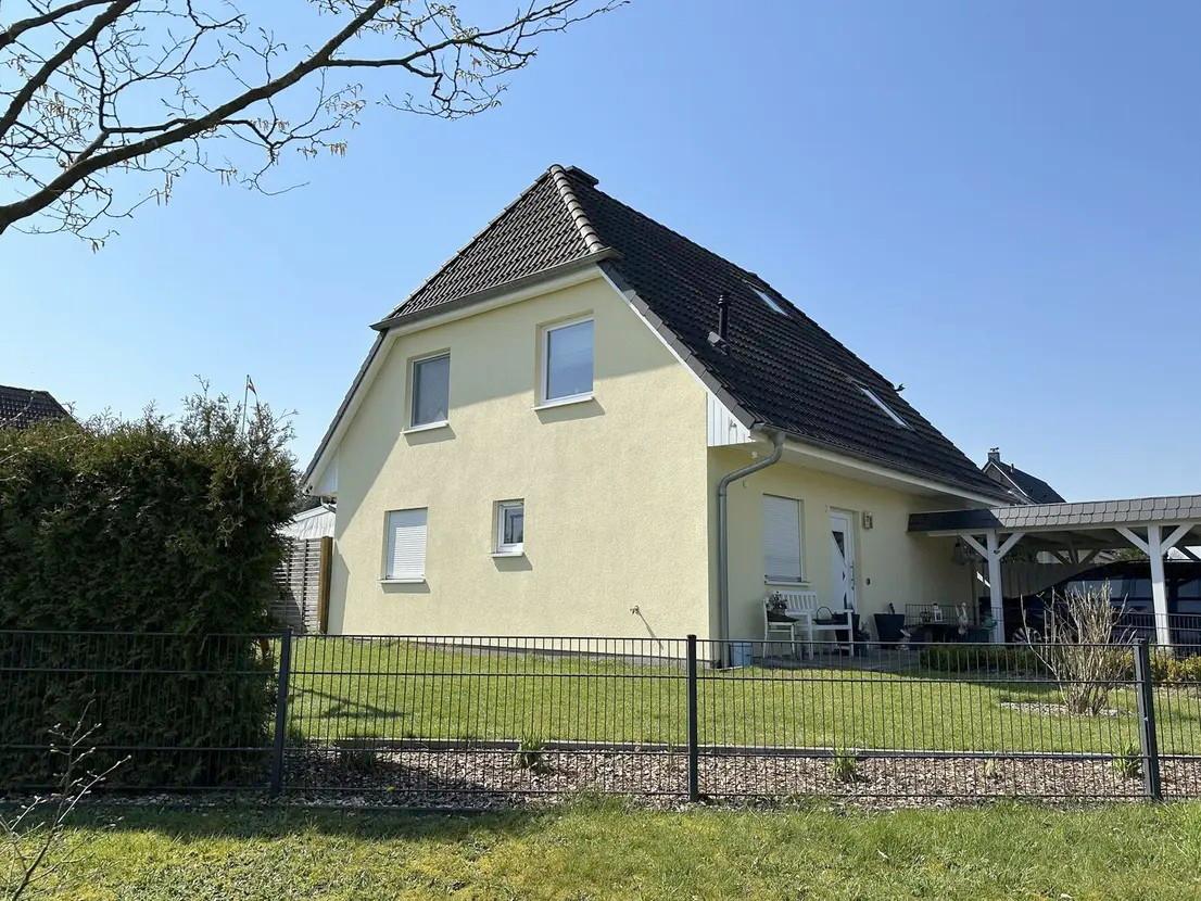 EFH mit Eingangsbereich straßenseitig
