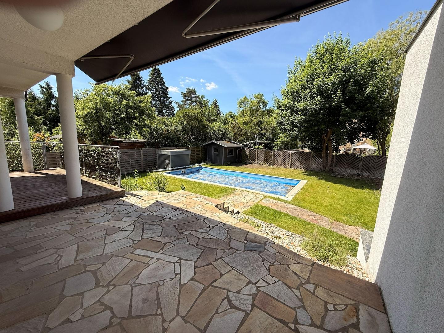 überdachte Terrasse am Haus
