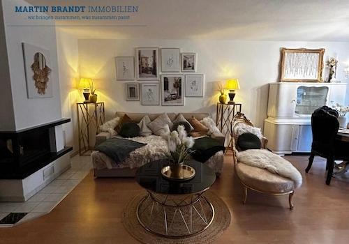 Wohnzimmer mit Kamin