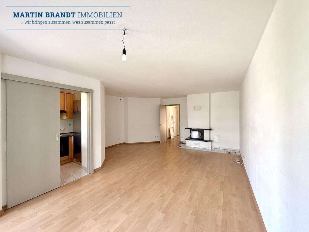 Wohnzimmer / Kücheneingang